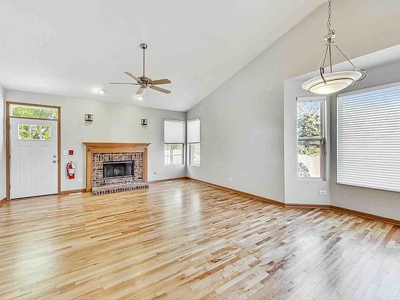3rd image of 5119 Woodmere Ct