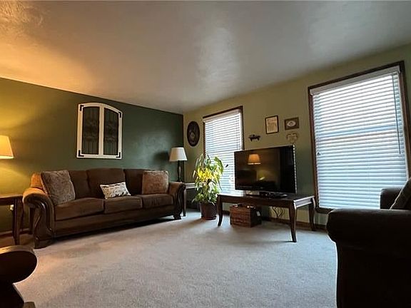4th image of 325 Laurentz Ln