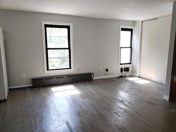 2nd image of 388 17th St APT 3
