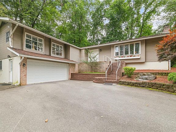 2nd image of 411 Creekwood Dr