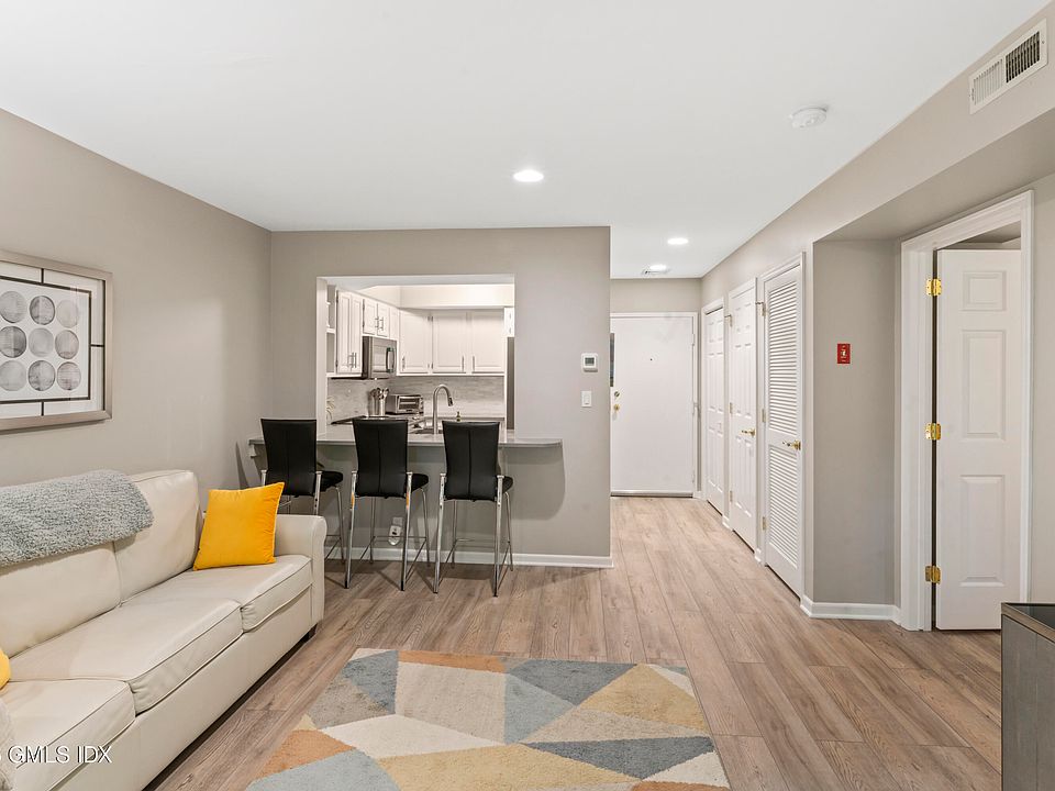 1st image of 351 Pemberwick Rd APT 818