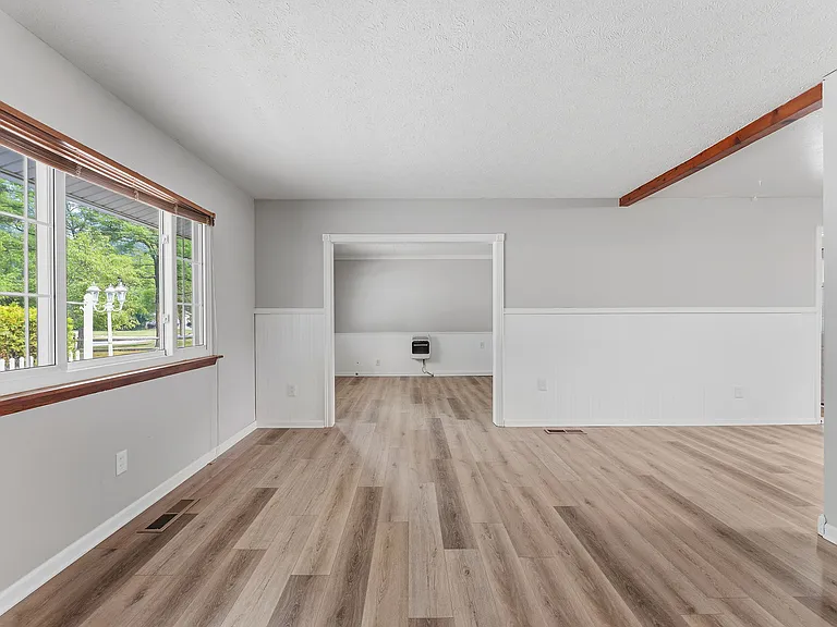 7365 Chennault Dr — Photo 9
