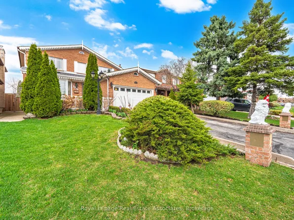 1311 Underwood Dr, Mississauga, ON L4W 3M9