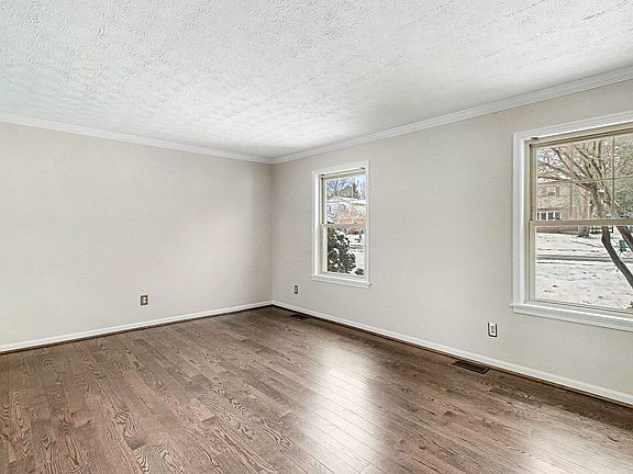 5th image of 804 Deena Dr
