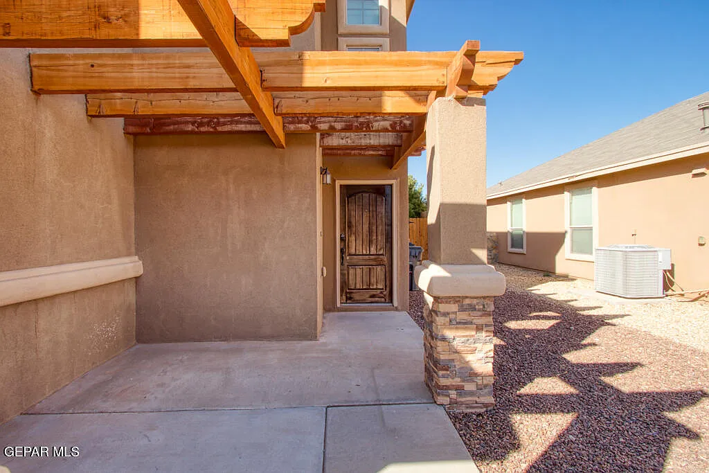 3 bed, 2.5 bath, 2101 sqft, $1,975 — Photo 4