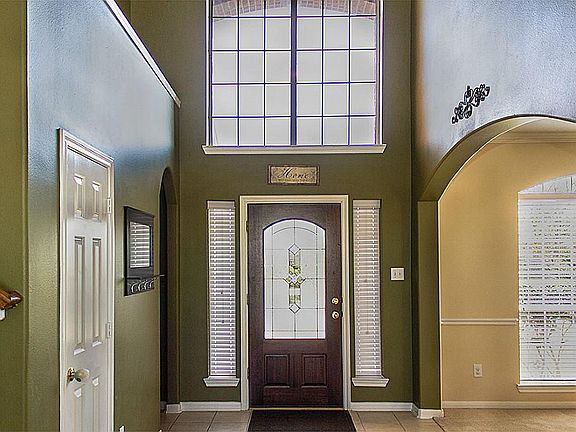 Beautiful 2 story entry.