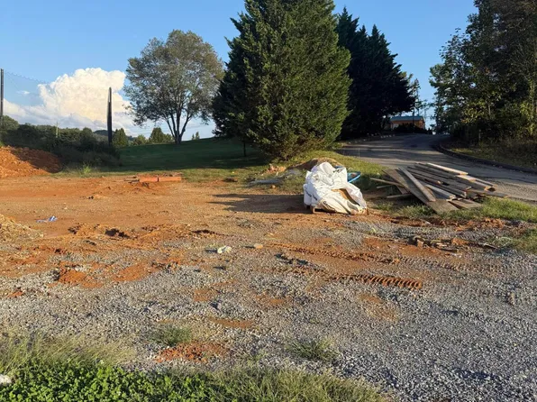 230 Monroe Dr, Bristol, TN 37620