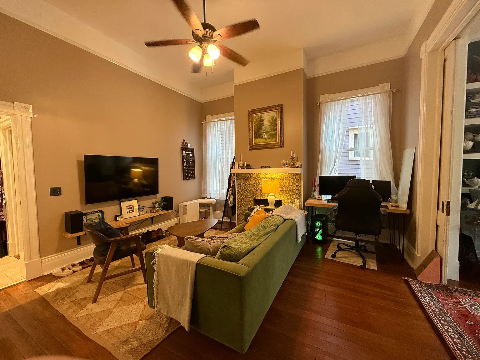 2210 Barnard St — Photo 2