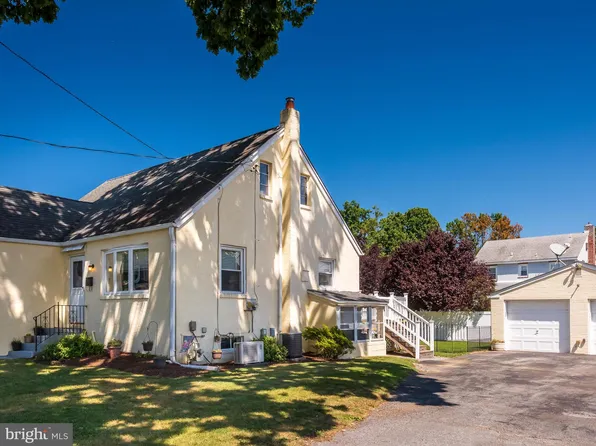 320 E Hazel Ave, Folsom, PA 19033