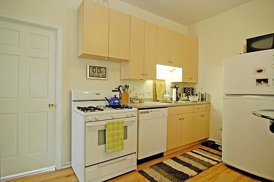 2nd image of 1920 W Belle Plaine Ave #2