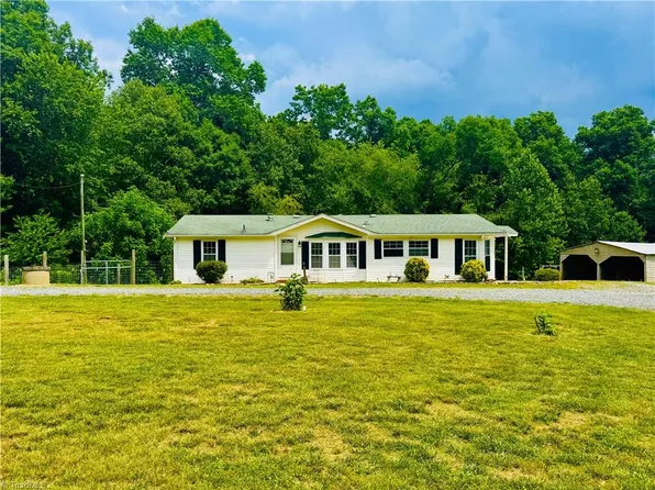 3028 Quaker Church Rd, Pinnacle, NC 27043