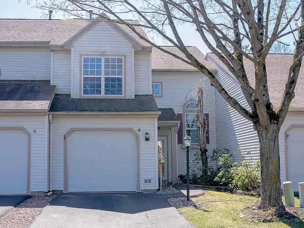 4 Woods Path, Troy, NY 12182