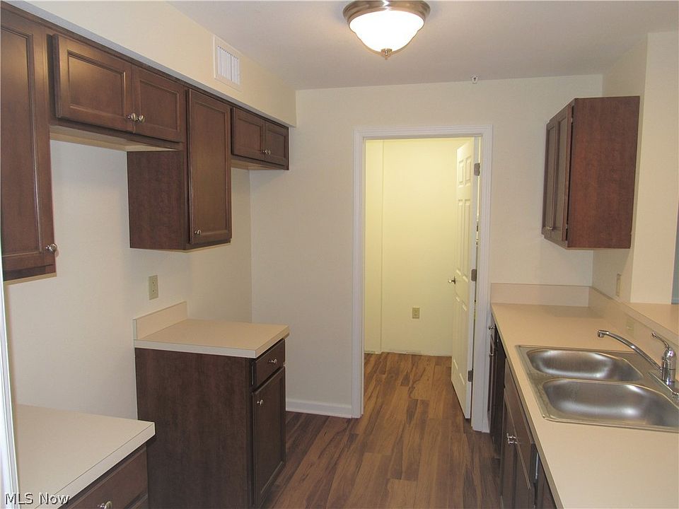 23002 Chandlers Ln APT 228, Olmsted Falls, OH 44138 Zillow