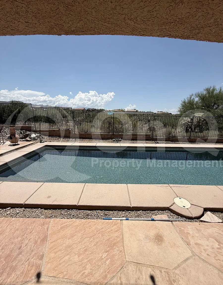 3 bed, 2.0 bath, 1601 sqft, $1,995 — Photo 2