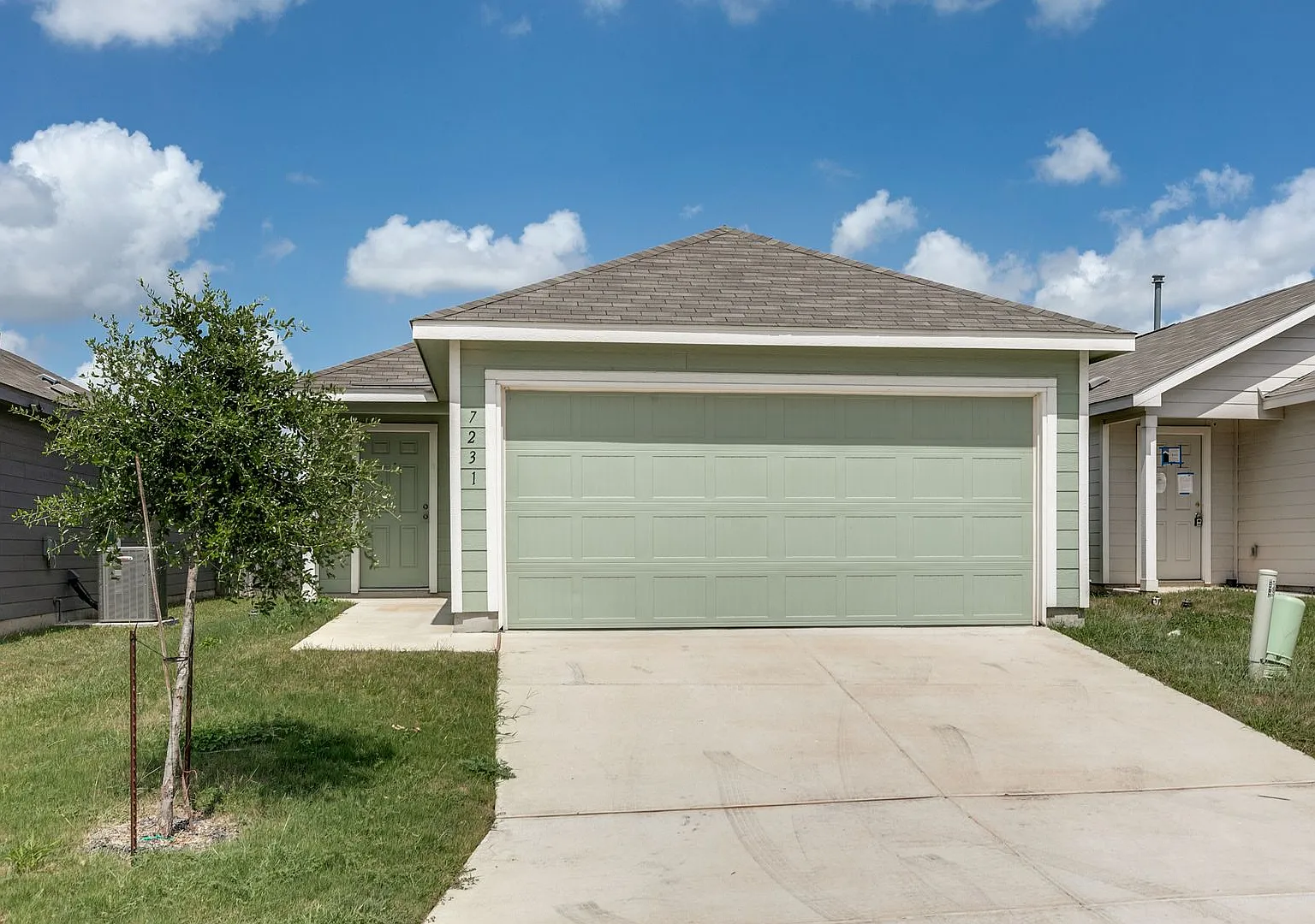Well Maintained 4-Bedroom Home Near Lackland AFB — Photo 1
