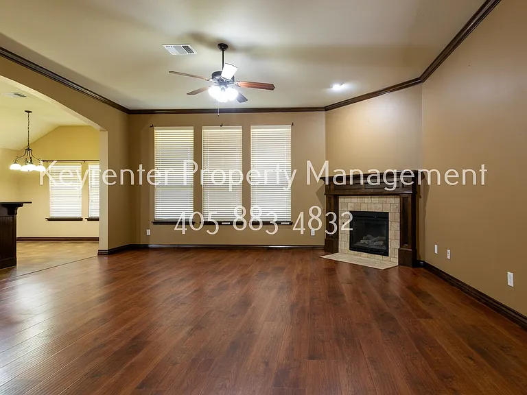 2405 SW 138th St — Photo 3