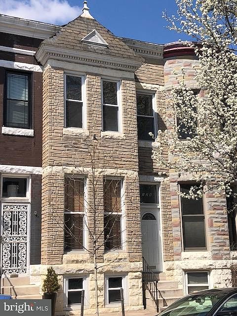 2nd image of 124 N Lakewood Ave