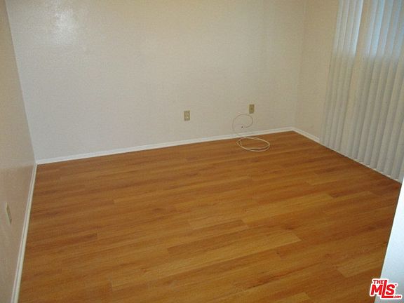 5th image of 1115 W 67th St