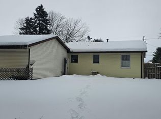 909 Collingwood Ave, Houghton Lake, MI 48629