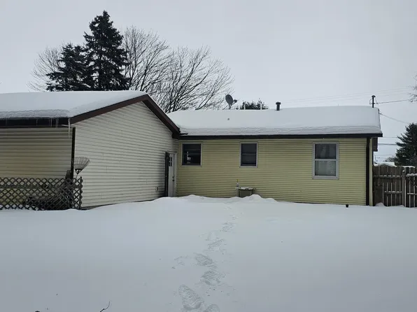 909 Collingwood Ave, Houghton Lake, MI 48629