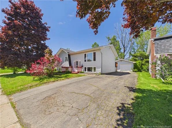 60 Knox Dr, Moncton, NB E1G 1L8
