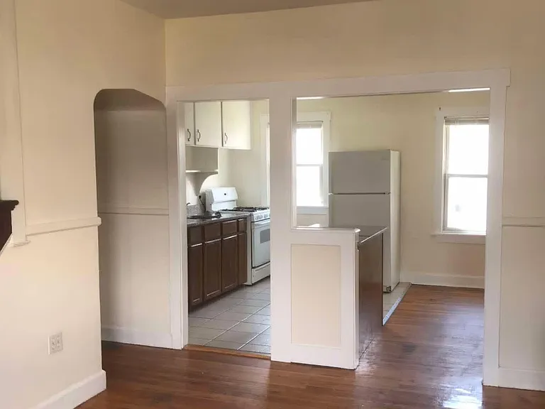 118 Seabury St Unit 2N Fall River Centrally Located 3 Bed/1 Bath — Photo 9