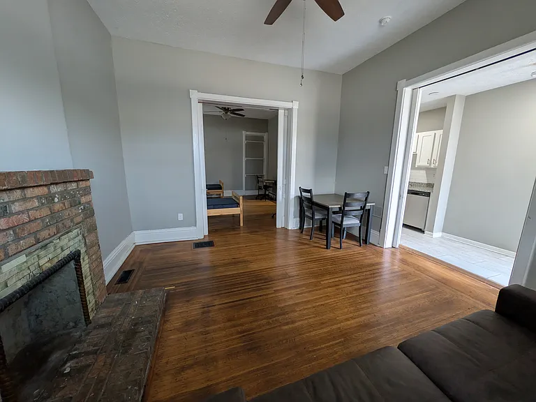 205 W Breckinridge St #1 — Photo 8