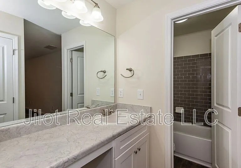 2015 Oak Park Ln — Photo 13
