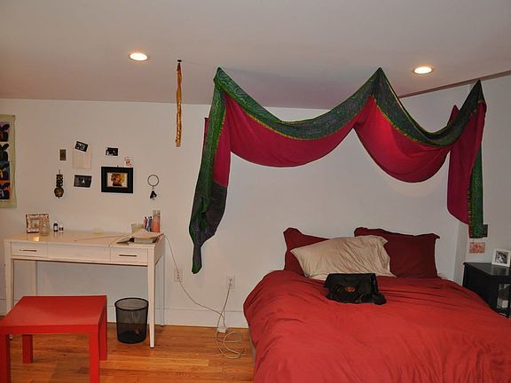 5th image of 105 Troutman St APT 4A