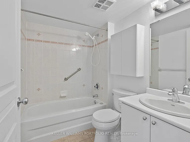 1829 Queen St E #408 — Photo 20