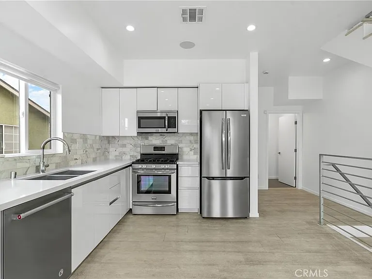 6009 1/2 Barton Ave #6009 — Photo 12
