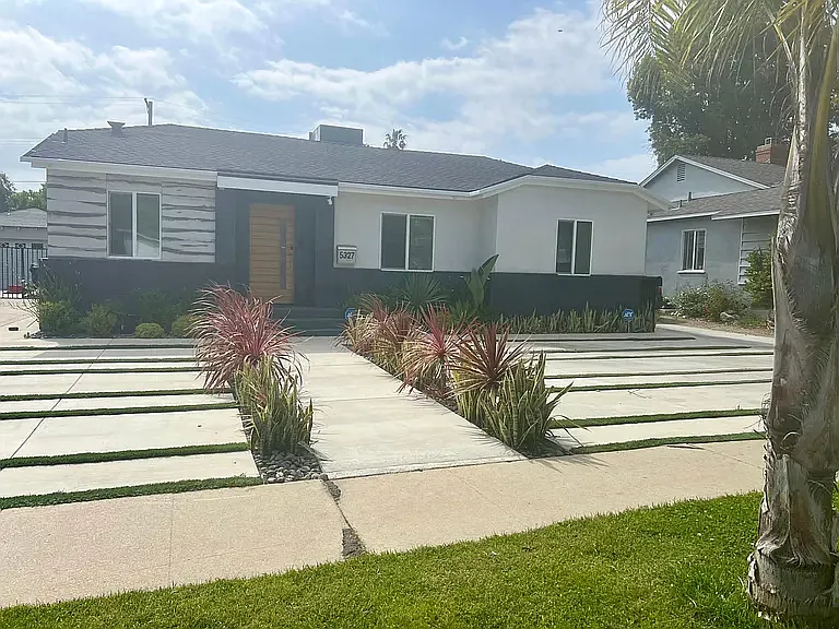3 bed, 1128 sqft, $4,750 — Photo 1