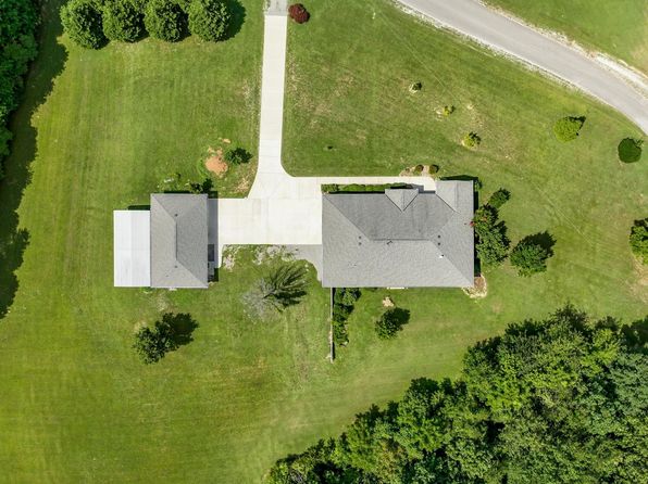 560 Lake Haven Dr, Tullahoma, TN 37388
