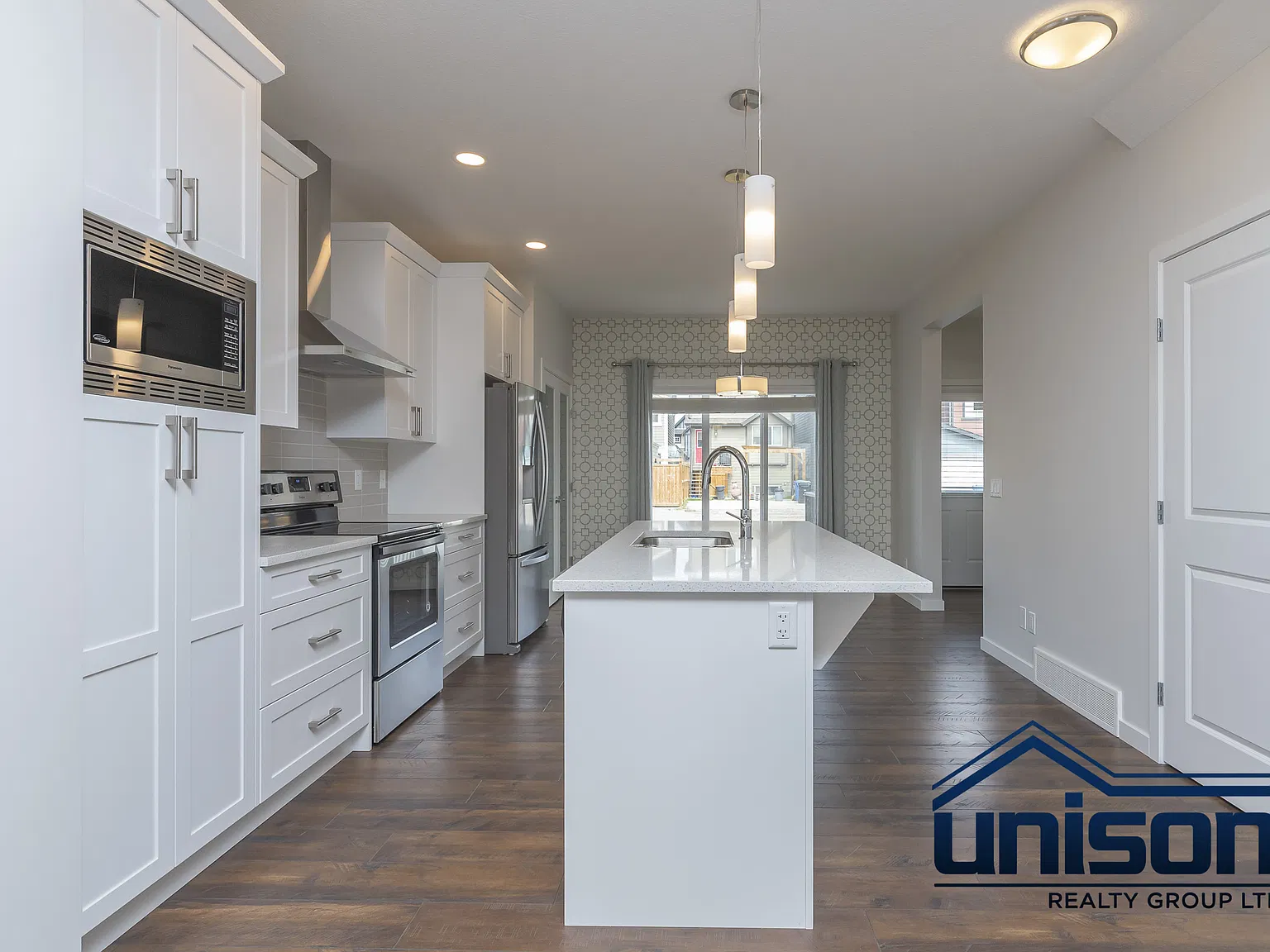 4 bed, 3.5 bath, 2000 sqft, $2,650 — Photo 2