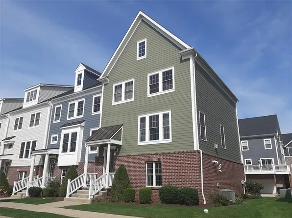 221 Riverfront St, Oakmont, PA 15139