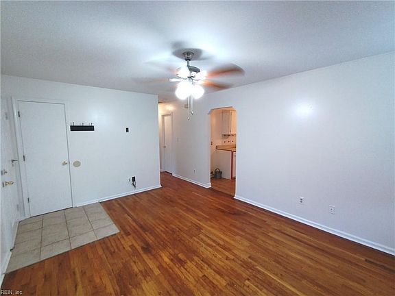5th image of 732 Flanders Cir