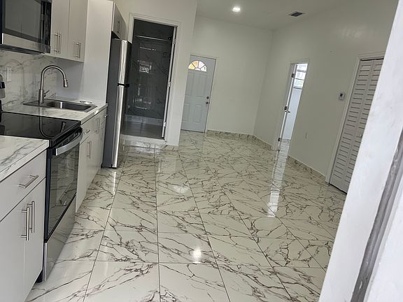 5th image of 501 NW 32nd Pl