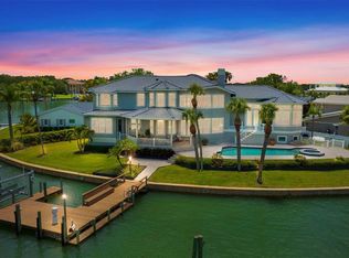 300 Buttonwood Ln, Largo, FL 33770