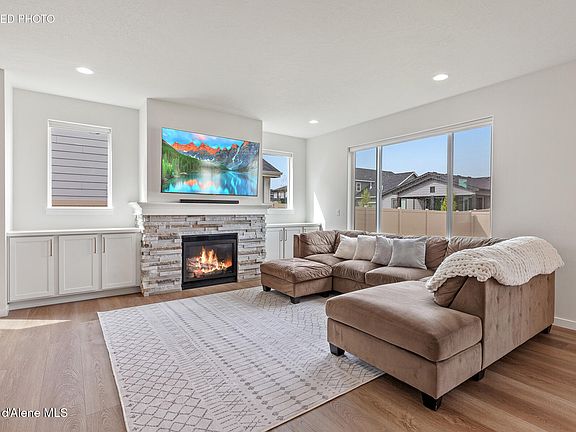 5th image of 2025 W Domaine Dr