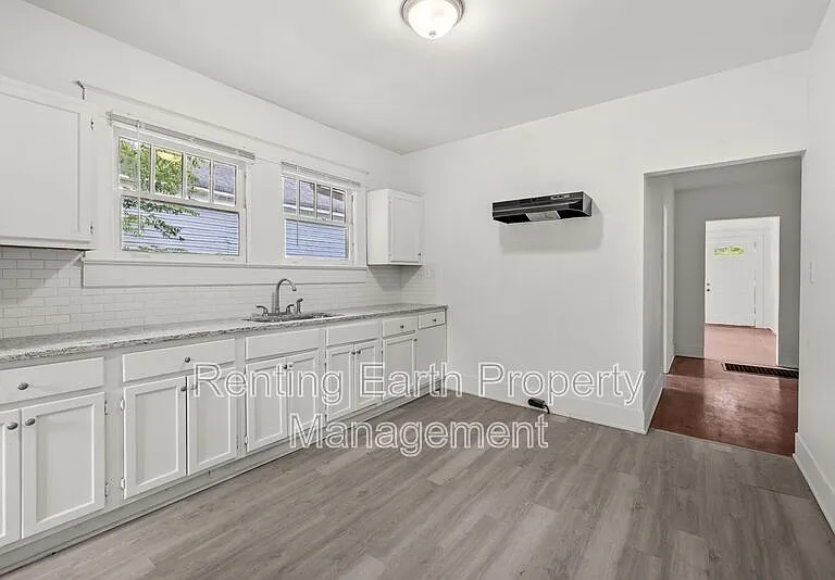 1136 15th St SW — Photo 16