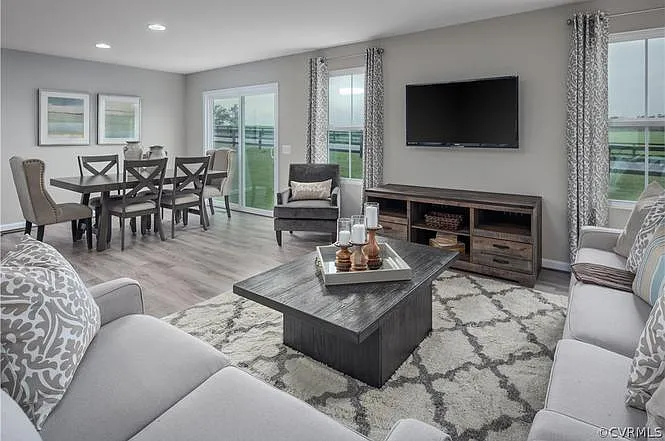 3 bed, 1720 sqft, $2,700 — Photo 3
