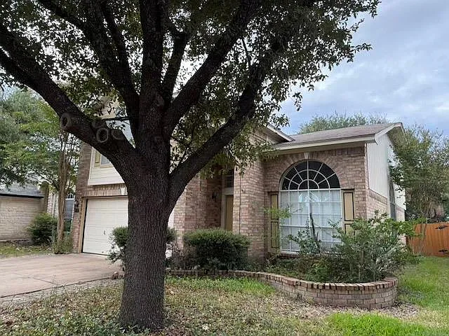 3 bed, 2.5 bath, 2068 sqft, $2,249 — Photo 2