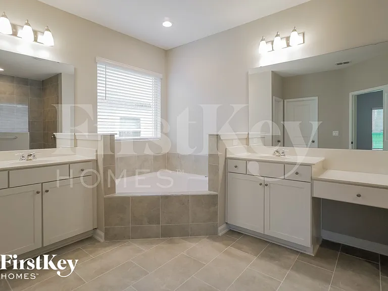 486 Grand Landings Pkwy — Photo 8