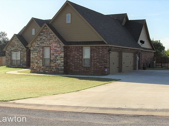 4th image of 609 NE Catalina Pl
