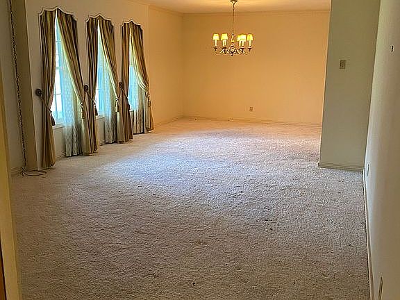 5th image of 103 Robert Dr