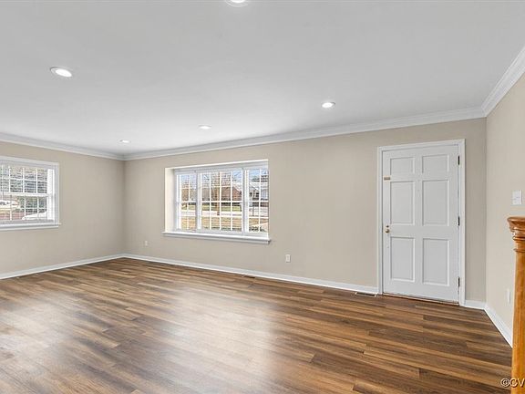 5th image of 502 Diane Ln