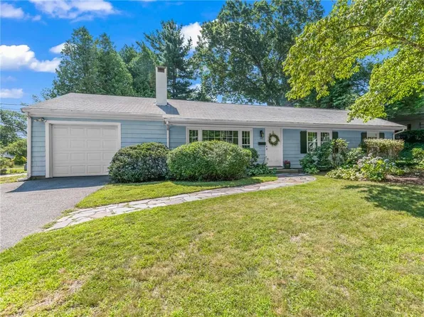 100 Diamond Hill Rd, Warwick, RI 02886