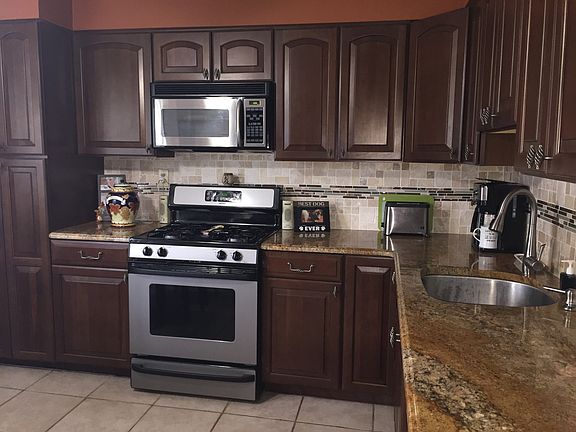 4th image of 30 Begonia Ct