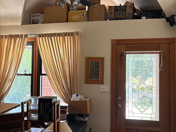 4th image of 1810 Redwood Ave