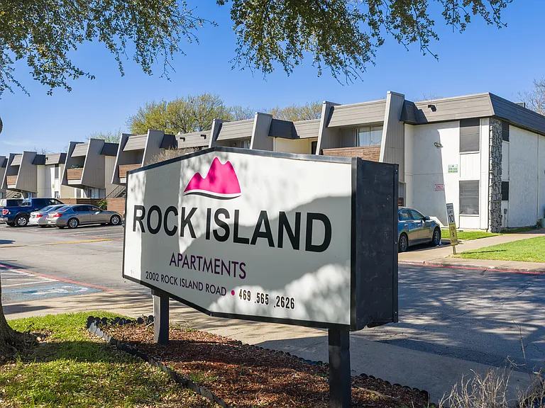 Rock Island Apartments — Photo 27